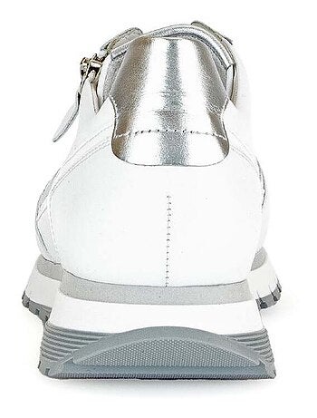 Baskets et en cuir lisse