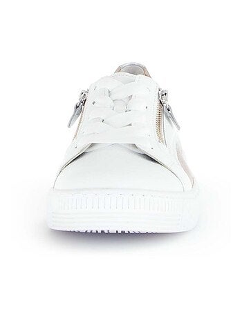 Baskets et en cuir lisse