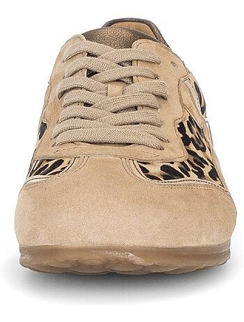 Baskets et léopard en nubuck
