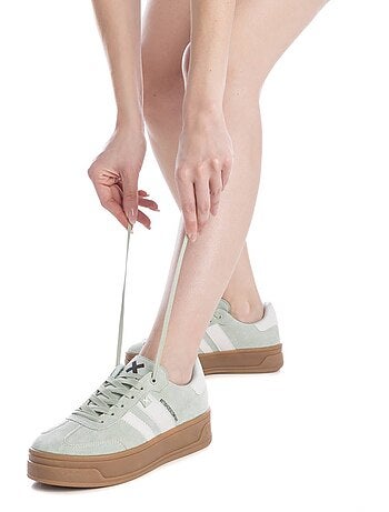 Baskets femme à lacets