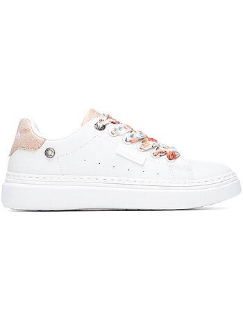 Baskets femme à lacets