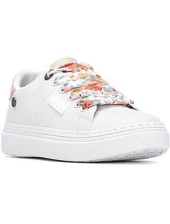 Baskets femme à lacets