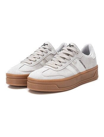 Baskets femme à lacets