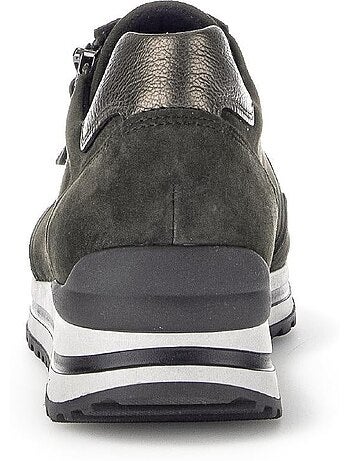 Baskets foncées en Nubuck