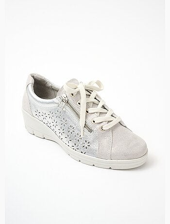 Baskets lacées grande largeur cuir