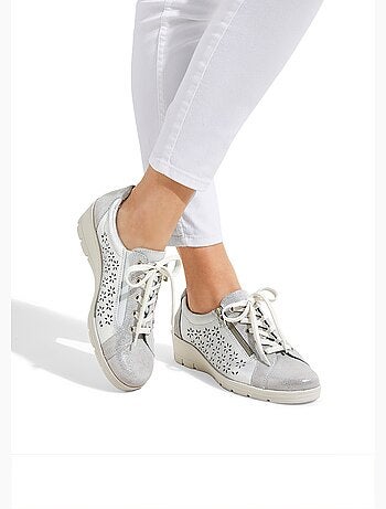 Baskets lacées grande largeur cuir