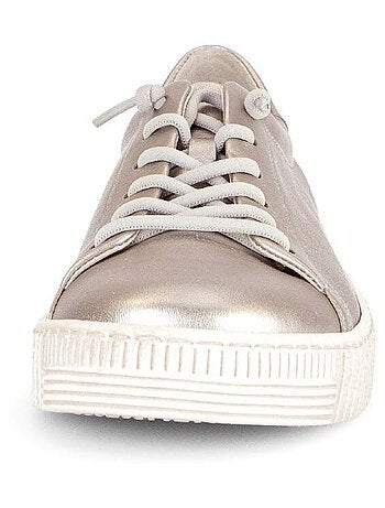Baskets poudrées en cuir métallisé