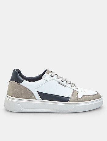 Baskets s bata