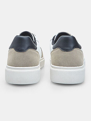 Baskets s bata