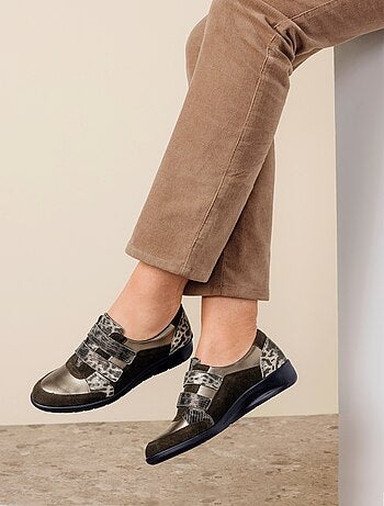 Baskets scratchées largeur confort cuir