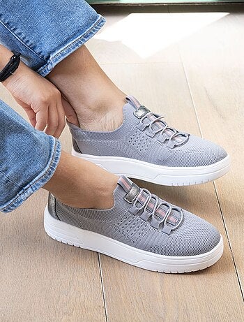 Baskets slip-on, plateforme compensée avec lacets. Isotoner