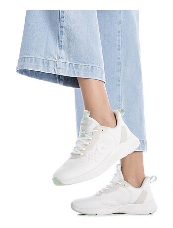 Baskets sport femme à lacets
