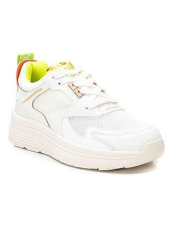 Baskets sport femme à lacets