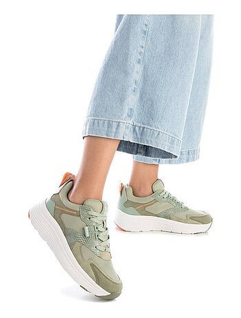 Baskets sport femme à lacets