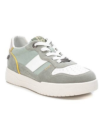 Baskets sport femme à lacets