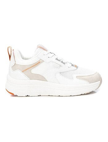 Baskets sport femme à lacets