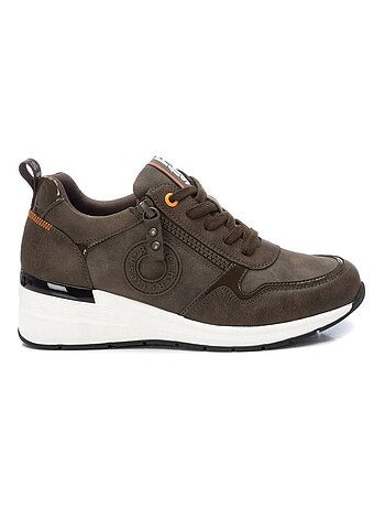 Baskets sport femme à lacets