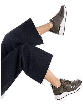 Baskets sport femme à lacets