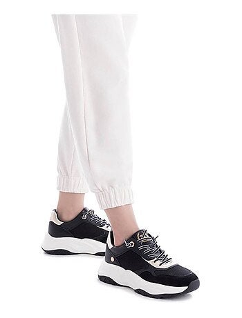 Baskets sport femme à lacets