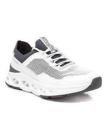 Baskets sport homme à lacets