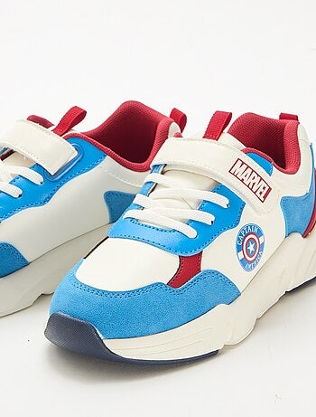 Baskets style running 'Captain America'