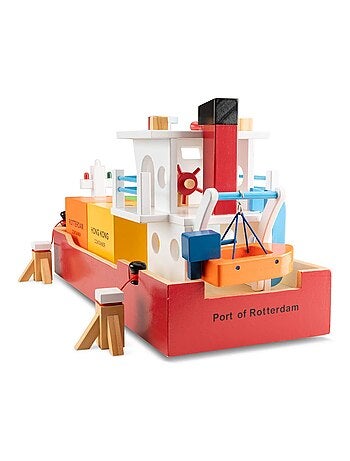Bateau-container avec 4 containers