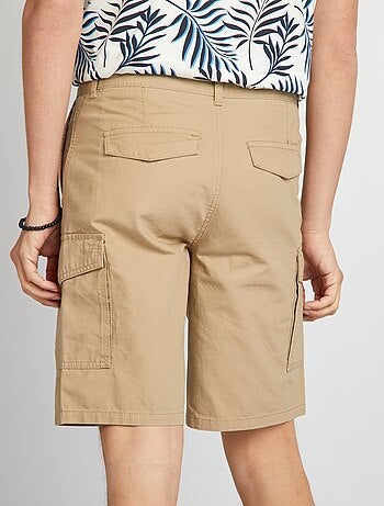 Bermuda avec poches sur les côtés