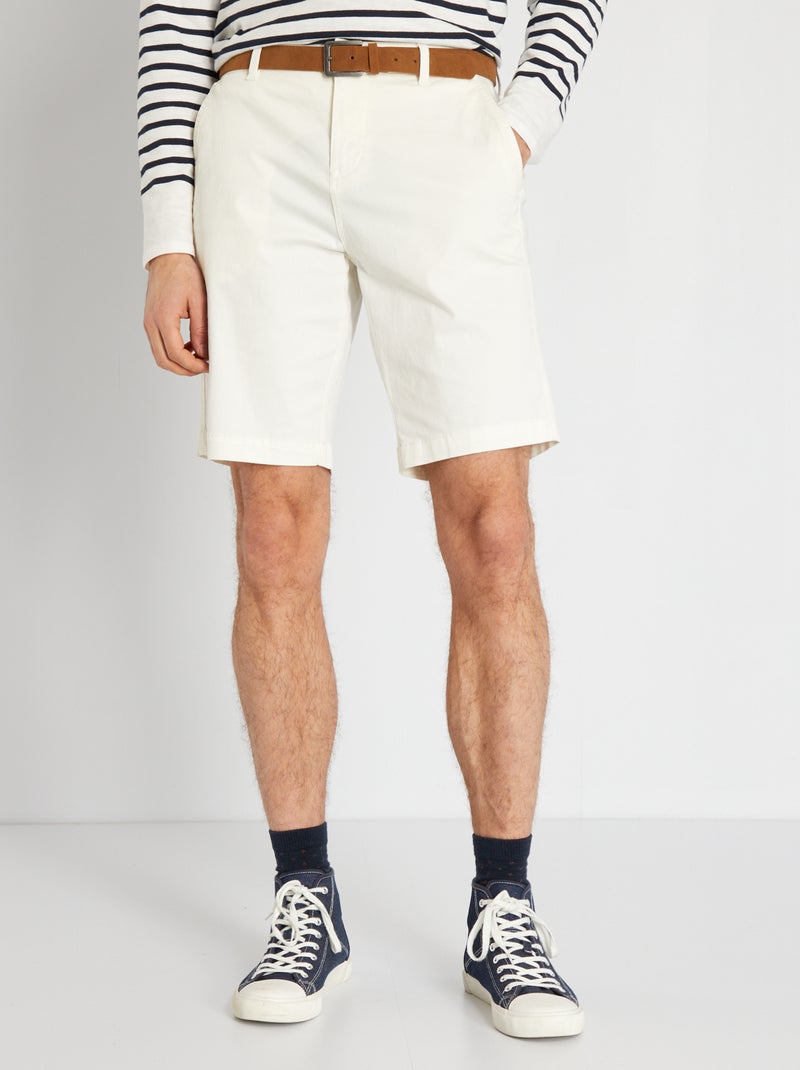 Bermuda en chino avec ceinture blanc - Kiabi