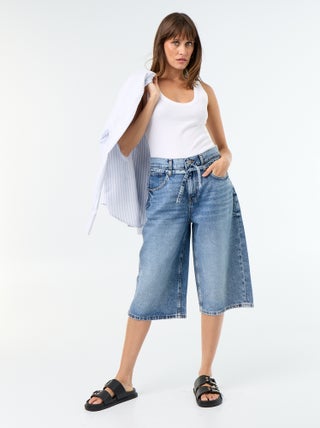 Bermuda en jean avec lien ceinture