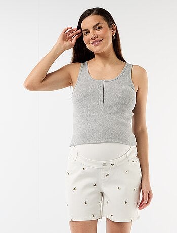 Bermuda en jean taille haute de maternité avec broderies