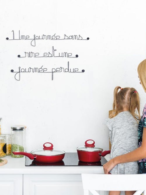 Bijoux de mur - Citation en fil de fer - Une journée sans rire est une journée perdue - Kiabi