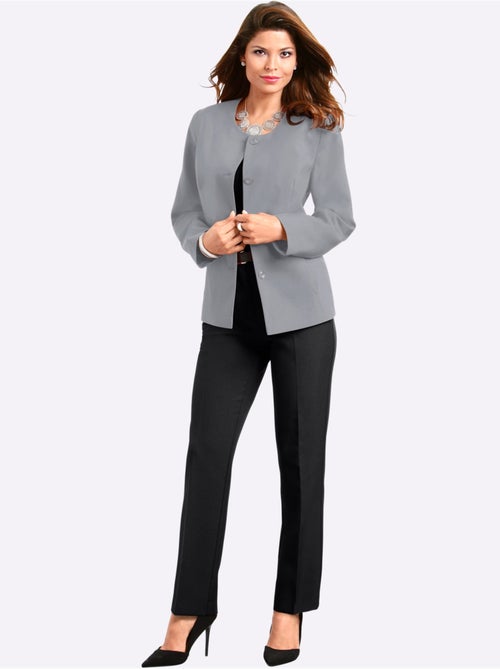 Blazer à encolure ronde avec boutons et poches latérales - taille standard - moda vilona - Kiabi Blazer à encolure ronde avec boutons et poches latérales - taille standard - moda vilona - Kiabi