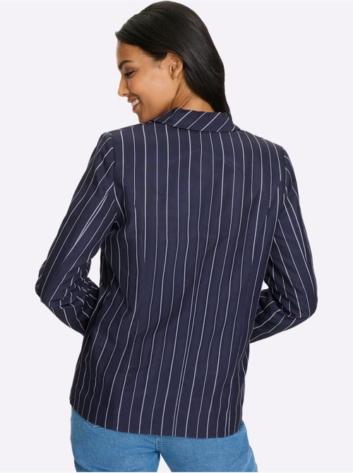 Blazer à motif rayé marin avec col à revers et boutons dorés - Taille standard - Moda Vilona - Kiabi Blazer à motif rayé marin avec col à revers et boutons dorés - Taille standard - Moda Vilona - Kiabi