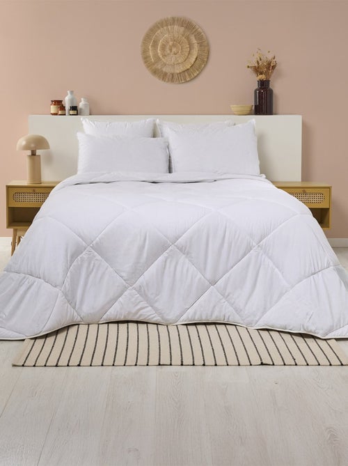 Bleu Câlin - Couette chaude enveloppe microfibre - Kiabi Bleu Câlin - Couette chaude enveloppe microfibre - Kiabi