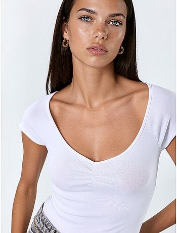 Blouse à col v et manches courtes avec drapé busem