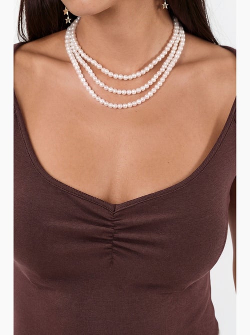 Blouse à col v et manches courtes avec drapé busem - Kiabi Blouse à col v et manches courtes avec drapé busem - Kiabi
