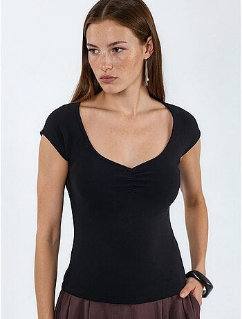 Blouse à col v et manches courtes avec drapé busem