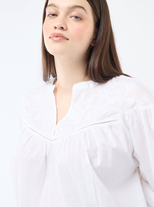 Blouse à manches longues avec broderies - Kiabi