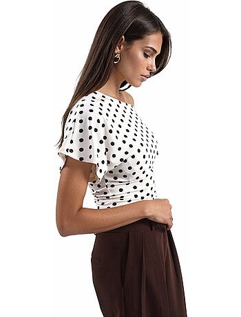 Blouse à pois avec taille ajustée et manches chauve-souris