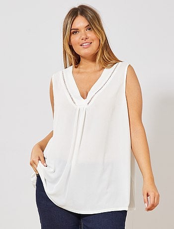 Blouse ajourée au col