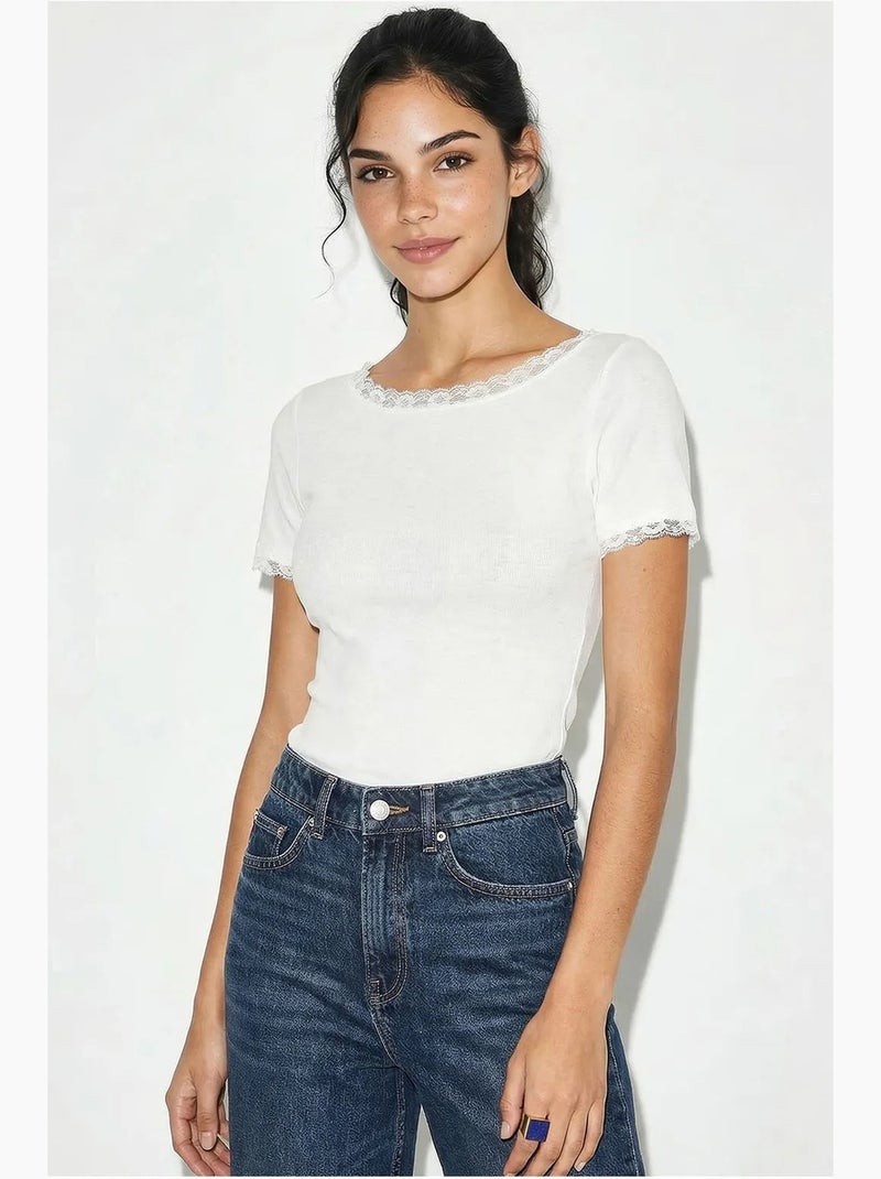 Blouse ajustée à col bateau et dentelle lucci Blanc - Kiabi