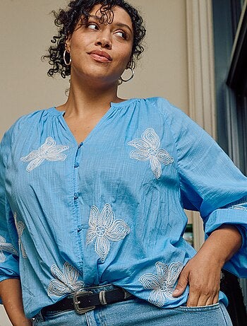 Blouse avec broderies