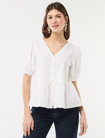 Blouse avec broderies et base volantée