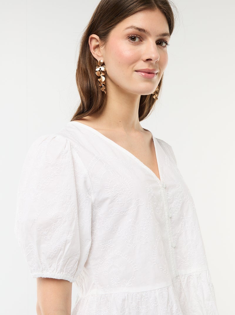 Blouse avec broderies et base volantée Blanc - Kiabi