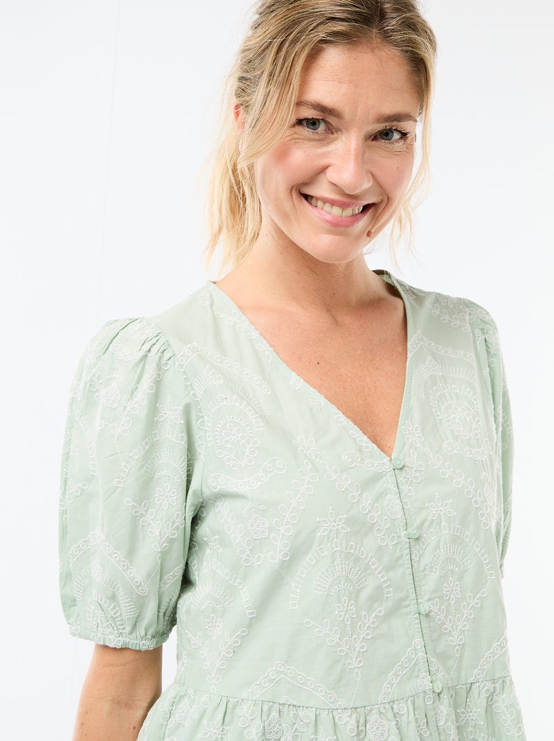Blouse avec broderies et base volantée Vert - Kiabi