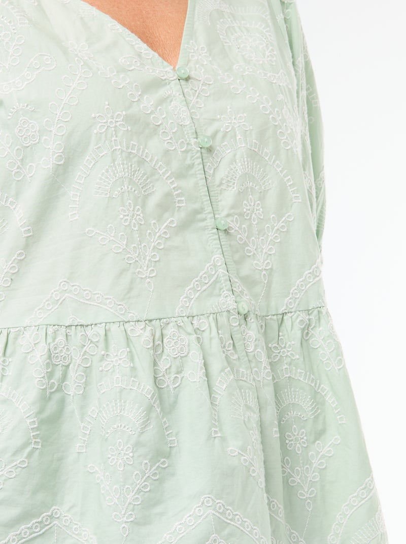 Blouse avec broderies et base volantée Vert - Kiabi