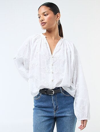 Blouse avec broderies fleurs