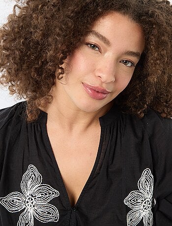 Blouse avec broderies