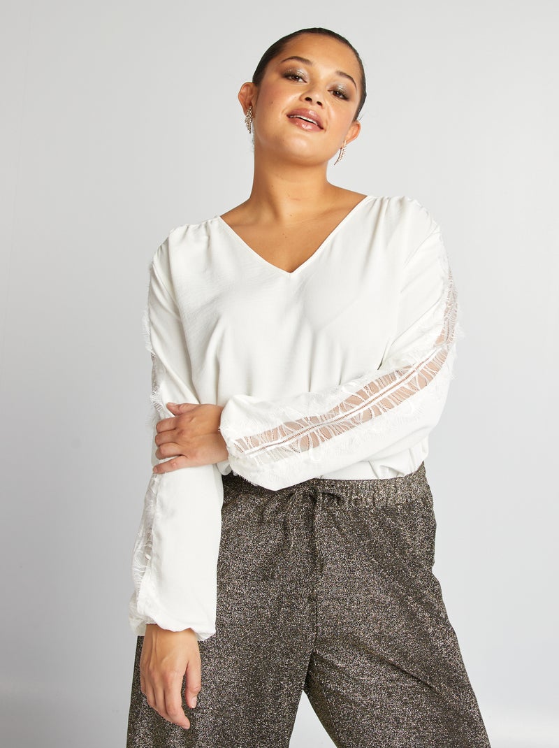 Blouse avec dentelles sur les manches blanc - Kiabi