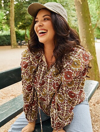 Blouse avec large col claudine